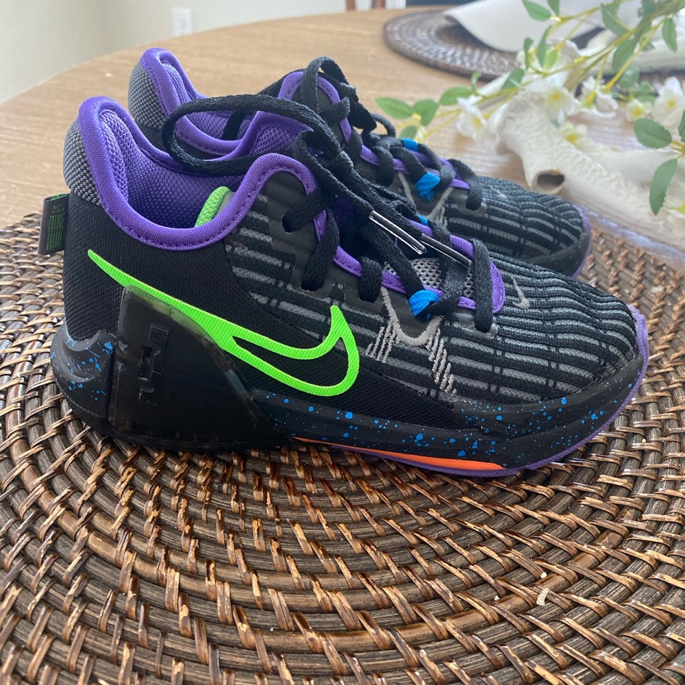 Nike Kids Lebrun James basketball shoe size 12 worn twice